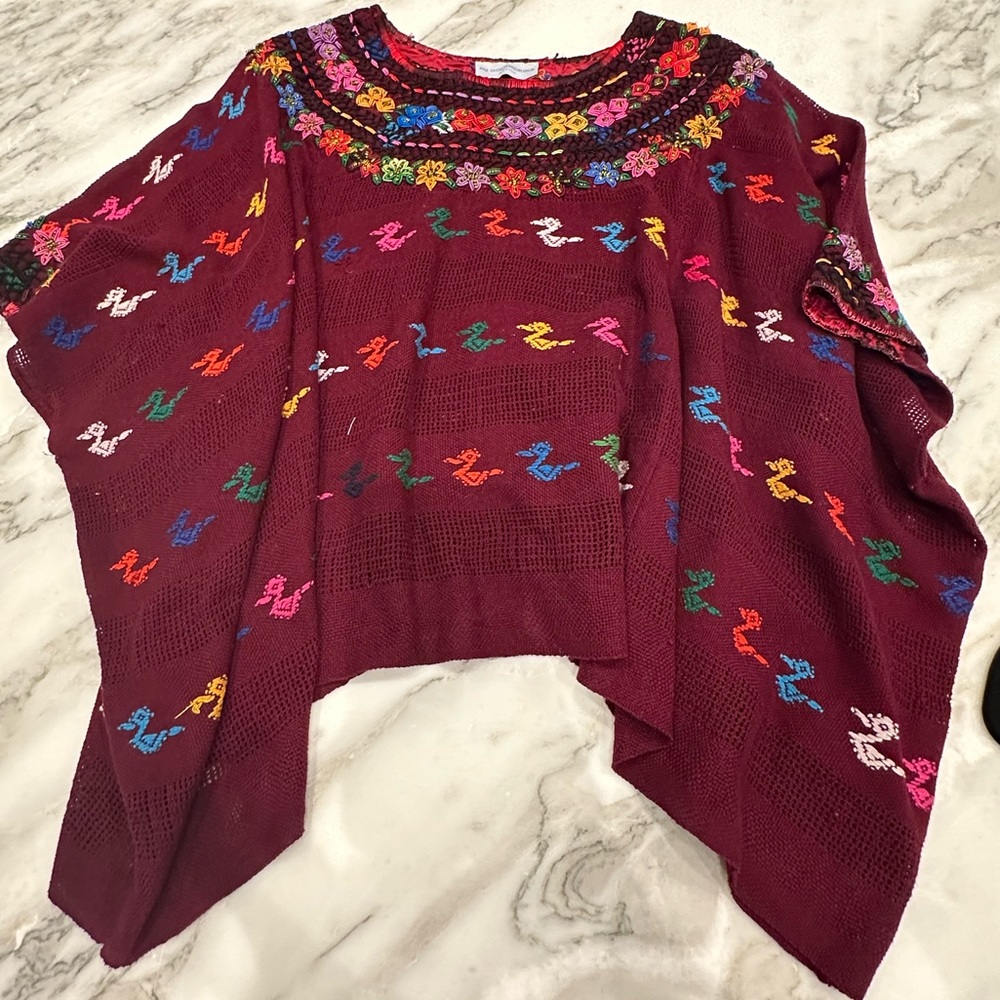 Mi Golondrina Maroon Top